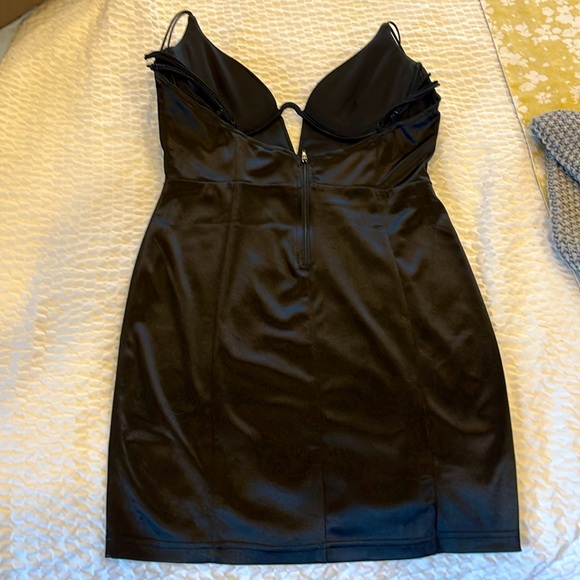 Windsor Satin stretch dress with underwire detail at the bust line. Large - Picture 2 of 4